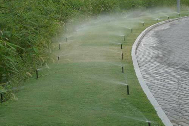 草坪養(yǎng)護噴淋